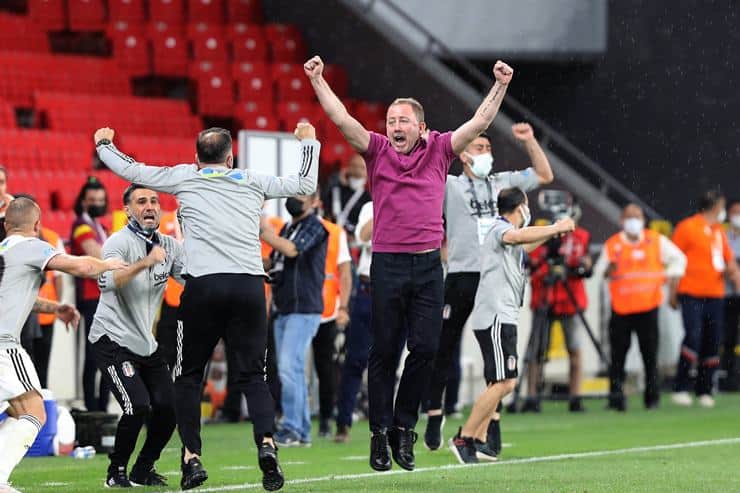 Beşiktaşımız şampiyon oldu Sergen Yalçın Göz yaşlarını tutamadı