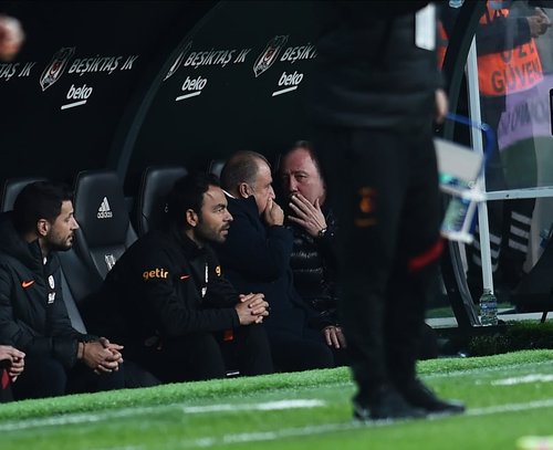 0x0-spor-haberi-besiktas-galatasaray-derbisinde-sicak-goruntuler-fatih-terim-ve-sergen-yalcin-1635182209786