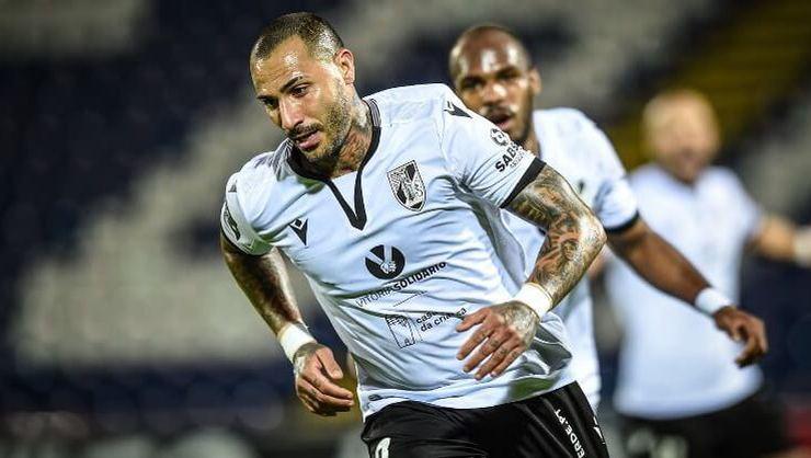 Tirbünde Quaresma Sesleri