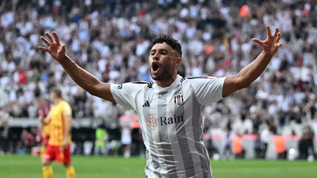Alex Oxlade-Chamberlain Ameliyat Oldu