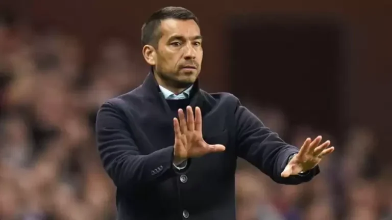 Van Bronckhorst bekleyişi sürüyor!