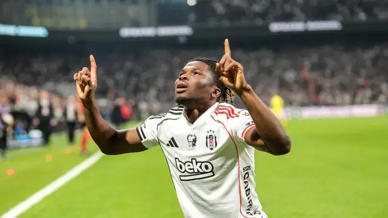 El Bilal Toure’den flaş playlaşım! ”O aptallar gibi olmayın!”