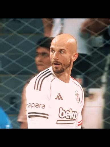 Futbolcu okurumuz Candaş’tan; Beşiktaş’ta Kanat Performansları Tartışılıyor: Cerny ve Rashica Mercek Altında
