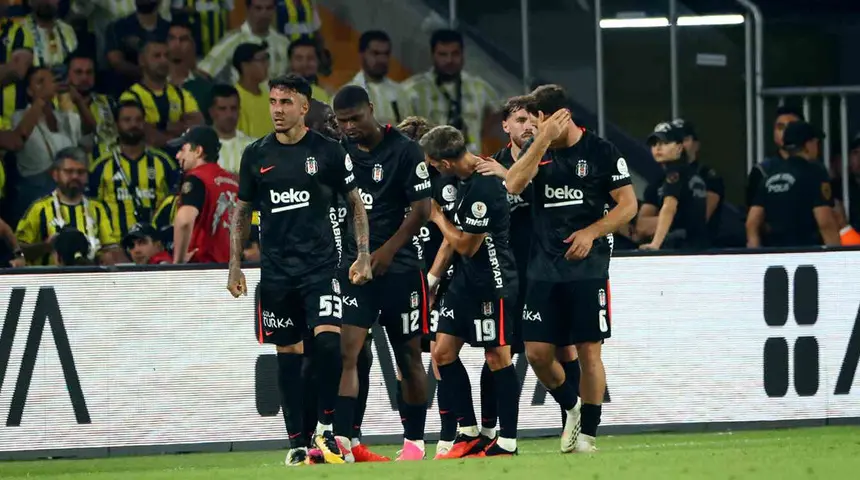Bu takım ezer geçer